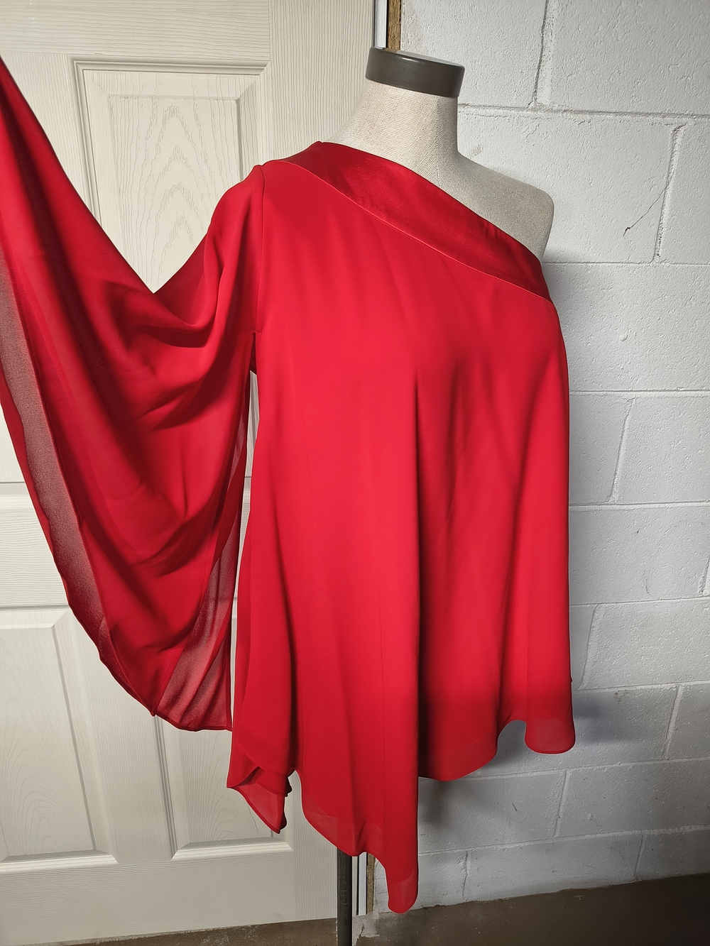Badgley Mischka Red One-Shoulder Flowing Blouse